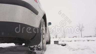 冬季推出一辆柴油车的问题，劣质柴油和弱蓄电池的冷冻，运动缓慢，破损